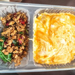 ข้าวไข่ข้นกระเพราหมูสับ