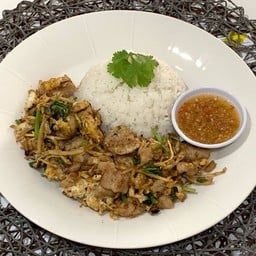 ข้าวราดผัดไข่เนื้อปลาขูด