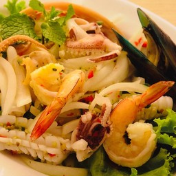 ยำรวมมิตรทะเล