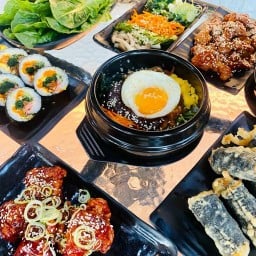 Nuna Korean Restaurant ร้านอาหารเกาหลี นูน่า