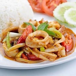 ข้าวราดทะเลผัดพริกเผา