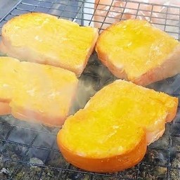 ปังกะโหลกปิ้ง 2 แผ่น เนยหอม+นม+น้ำตาล ฉ่ำ