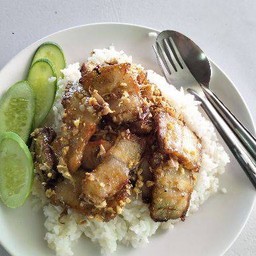 หมูกรอบทอดกะเทียม