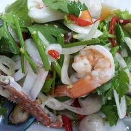 ยำรวมมิตรทะเล
