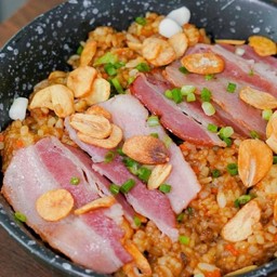 ข้าวผัดกระเทียมเบคอน