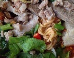 มาม่าต้มยำ ตับหมู + หมูสับ