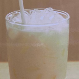 นมอัลมอนด์ร้อน