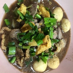 เส้นบะหมี่หมูน้ำตก