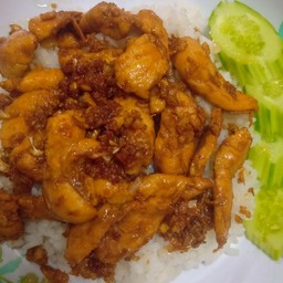 ไก่ทอดกระเทียมราดข้าว