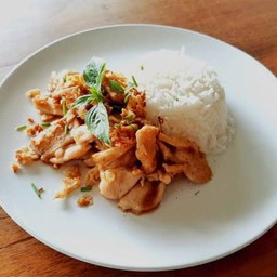 ข้าวไก่กระเทียม