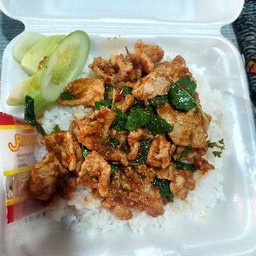 ผัดพริกแกงหมูชิ้น