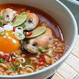 มาม่าต้มยำหอยแมลงภู่