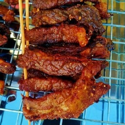 เนื้อทอดกระเทียม