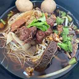 ไอลดา ก๋วยเตี๋ยวเนื้อตุ๋น หมูตุ๋น