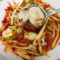 ส้มตำมะม่วง+หอยนางรม Spicy Mango Salad with Oyster