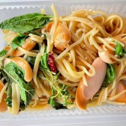 สปาเก็ตตี้ ผัดพริกแห้ง ใส้กรอก