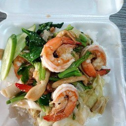 ผัดผักใส่กุ้ง