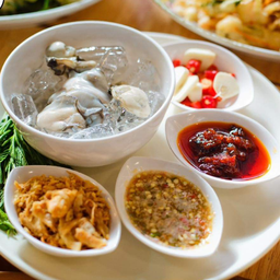 หอยนางรมทรงเครื่องFresh Oyster with Mixed Topping
