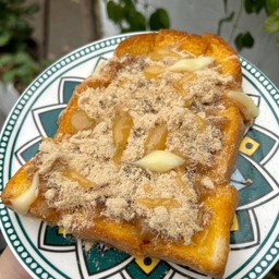 ปังปิ้งไก่หยองน้ำสลัด