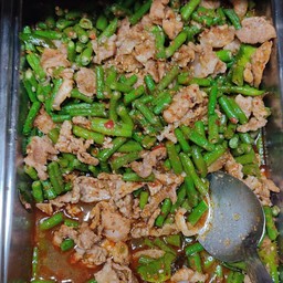 ผัดเผ็ดถั่วฝักยาว