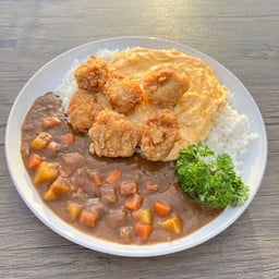 ข้าวแกงกะหรี่ไก่คาราเกะไข่ข้น