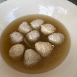 ลูกชิ้นหมู หรือ ลูกชิ้นเนื้อ ลอยน้ำ