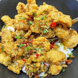 ข้าวไก่คั่วพริกเกลือ