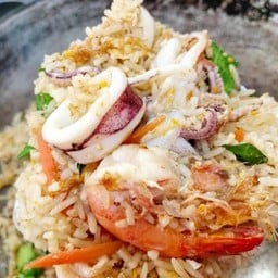 ข้าวผัดรวมมิตร
