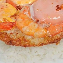 กุ้งกระเทียมไข่ดาวราดข้าว