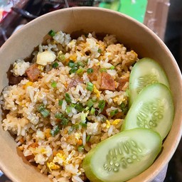 ข้าวผัดไส้กรอก