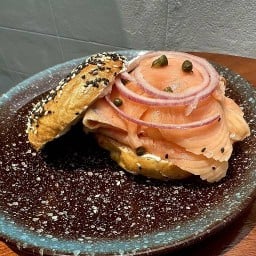 Finn's bakery and  bistro , Bagel , pancakes,French toast, ข้าวกระเพรา