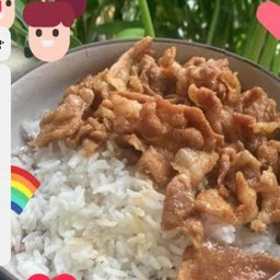 ข้าวหน้าหมูชิ้นผัดซีอ๊ว