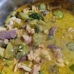 แกงไก่มะเขือเปราะ
