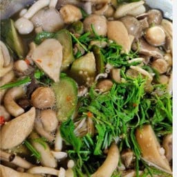 แกงเห็ดรวมใบย่านาง