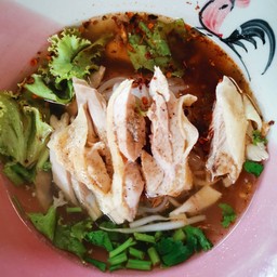 ใหม่--ก๋วยเตี๋ยวเนื้อไก่สับต้มยำ
