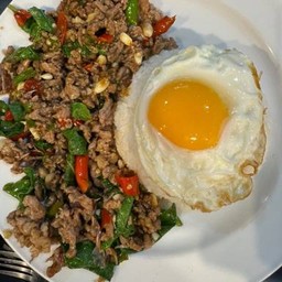 ข้าวกะเพราเนื้อริบอายบด/ชิ้น