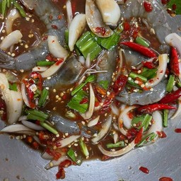 ยำกุ้งสด