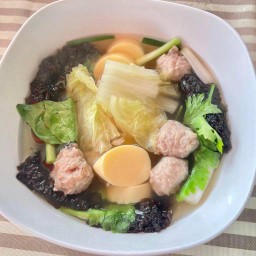 แกงจืด เต้าหู้ หมูสับ สาหร่าย ผักกาดขาว