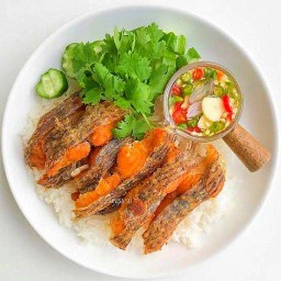 ข้าวปลาแกะพริกน้ำปลา