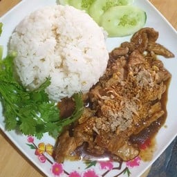 หมูกระเทียม