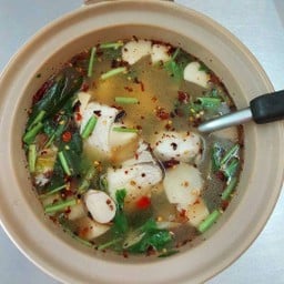 ต้มยำไก่น้ำใสใส่เห็ดฟาง