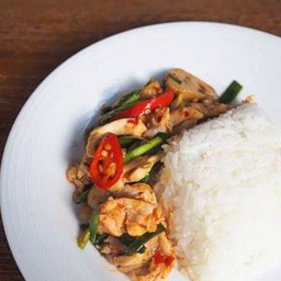 ข้าวไก่ผัดพริกเผา