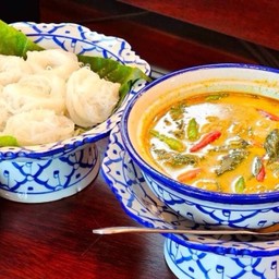 ชุดแกงเขียวหวานเนื้อขนมจีนเส้นสด