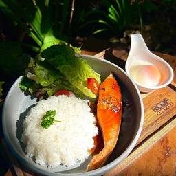 ข้าวแซลมอนย่างเทอริยากิ  ไข่ออนเซน