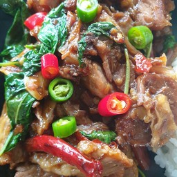 เนื้อตุ๋นผัดกระเพรา (กับข้าว)