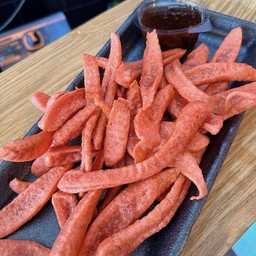 เฟรนฟรายไส้กรอกแดง