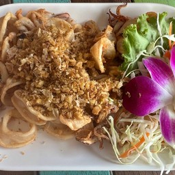 หมึกทอดกระเทียม