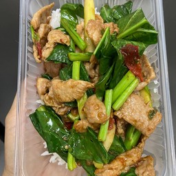 ข้าวคะน้าหมูชิ้น