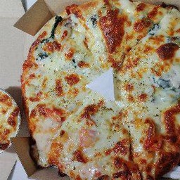 พิซซ่าหน้าฮาฟคาโบนาร่าและผักโขมขีส ขนาด8นิ้ว 4ชิ้น