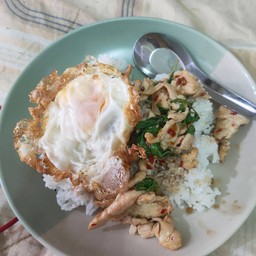กระเพราหมูไก่